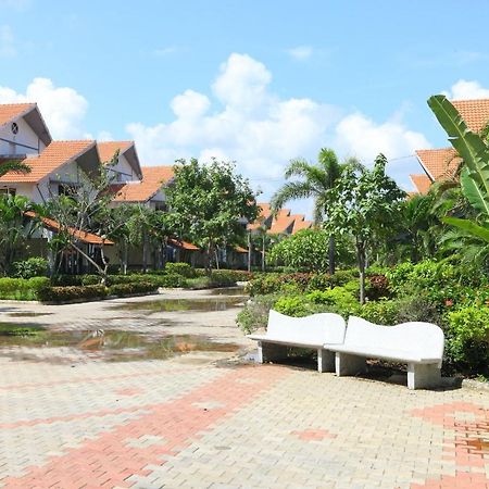 Capital O Twilight Bay Hotell Chennai Exteriör bild